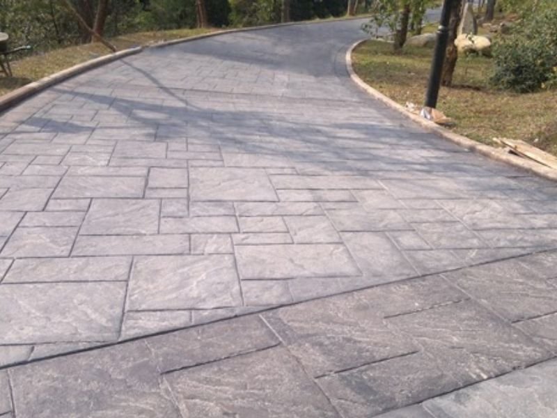 Bê tông áp khuôn có thể bị nứt nếu thi công không đúng cách