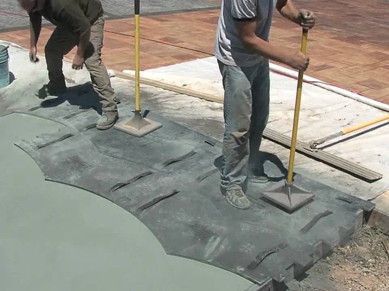 Hướng dẫn thi công bê tông áp khuôn từ A–Z cho người mới