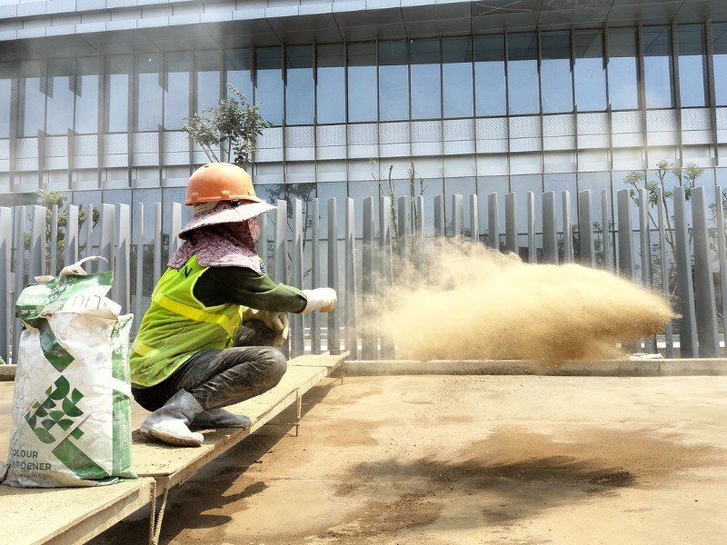 Bột màu tăng cứng quan trọng khi thi công bê tông áp khuôn