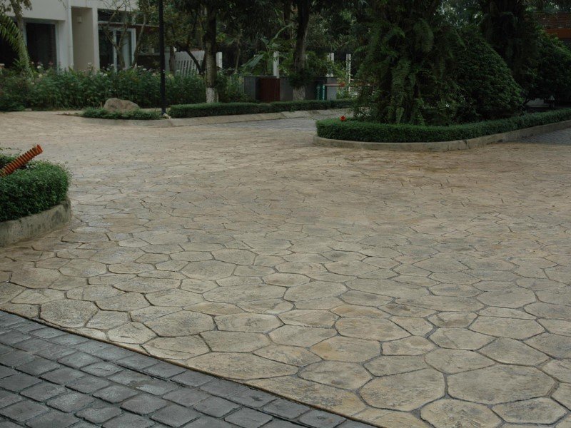 Độ dày phụ thuộc vào khả năng chịu tải của từng khu vực