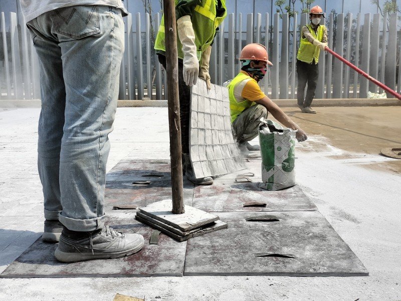 Khuôn dập cao su đa dạng, phổ biến với các họa tiết vân đá, gỗ,...