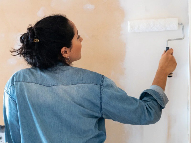 Thi công sơn phủ 1-2 lớp để phủ kín bề mặt